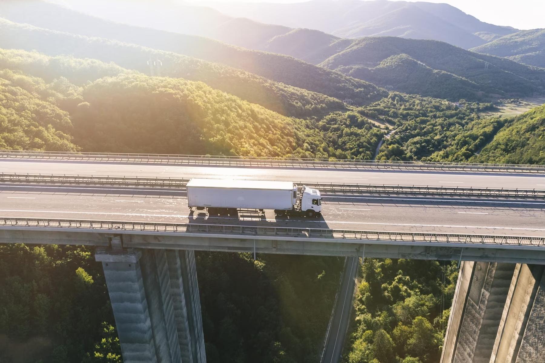 La revolución digital del transporte de mercancías: cómo la tecnología está transformando la logística 